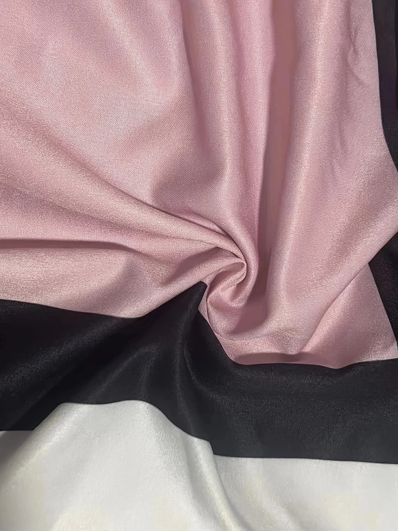 Robe Chic à Boutons avec Détails Sophistiqués