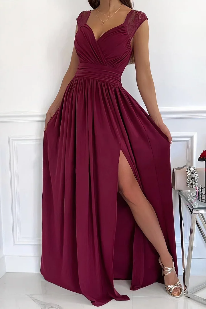 Robe en Dentelle Sans Manches avec Découpes au Bas et au Dos