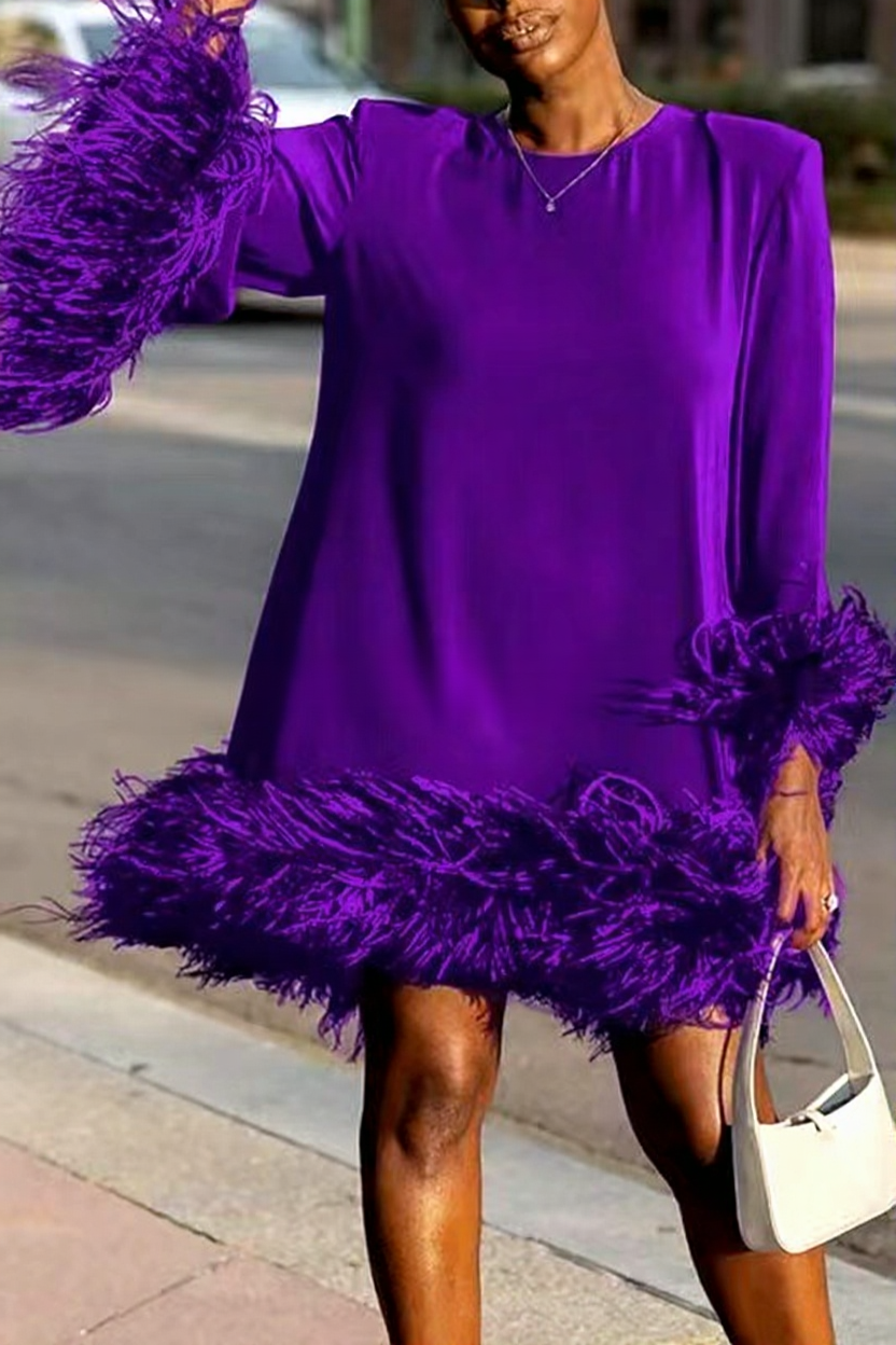 Robe Mini Asymétrique à Une Épaule avec Ornements en Plumes