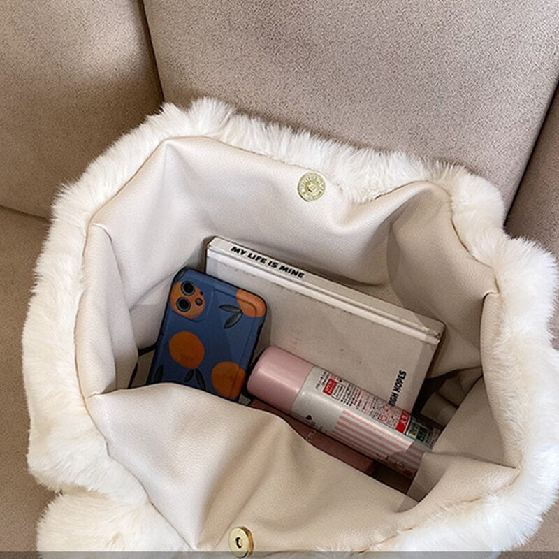 Élégant Sac à Main en Peluche Dante | Accessoire d'Hiver Chic pour Femmes