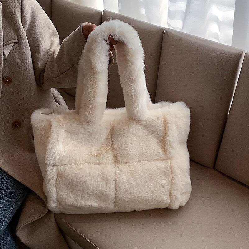 Élégant Sac à Main en Peluche Dante | Accessoire d'Hiver Chic pour Femmes