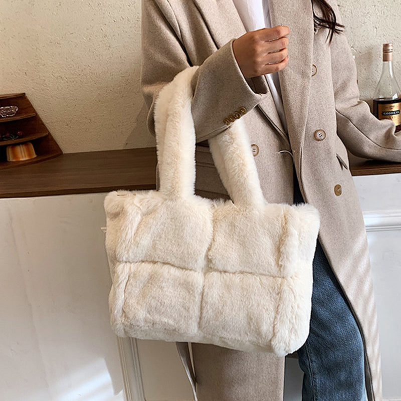 Élégant Sac à Main en Peluche Dante | Accessoire d'Hiver Chic pour Femmes